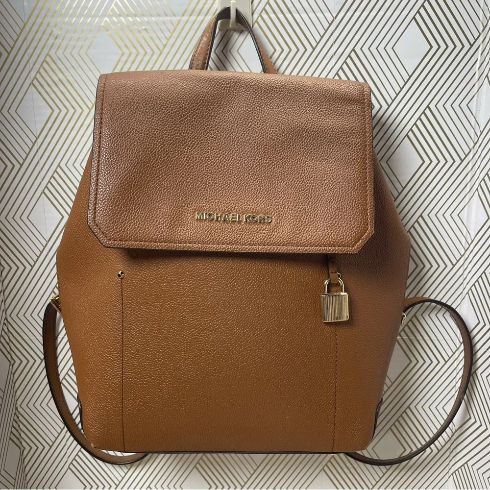 💯AUTHENTIC MICHAEL KORS BACKPACK O20